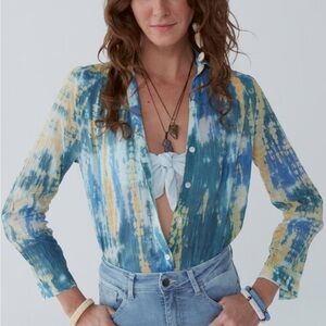 Maison Hotel Ziggy Blouse in Sea Batik Sky